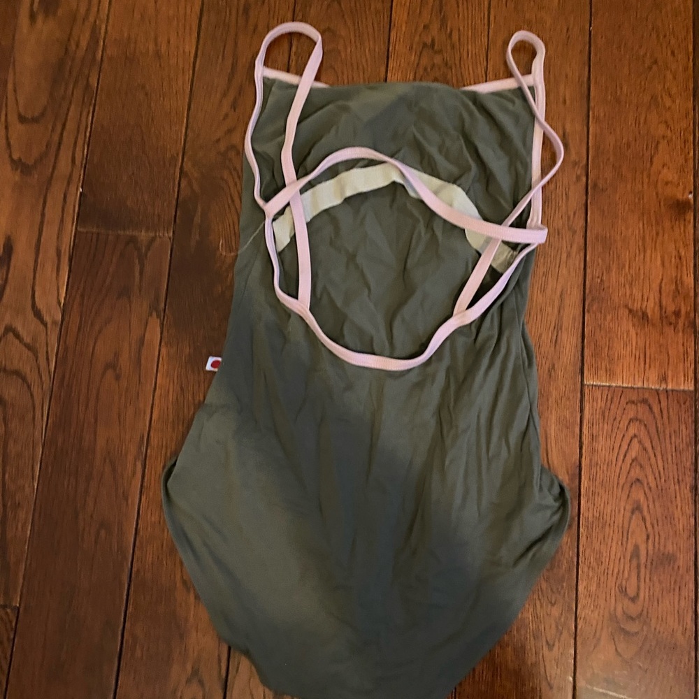 Gina Yumiko size small with Microfiber material.